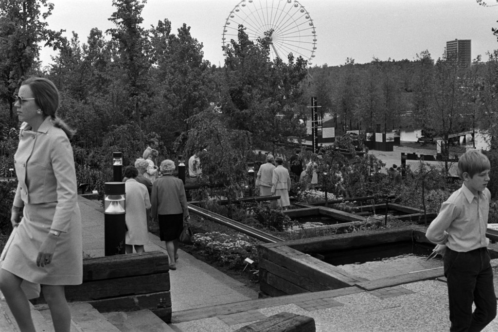 Introductie van de spoorbiels als inrichtingselementom voor tuinen, 1972, Noord-Hollands Archief